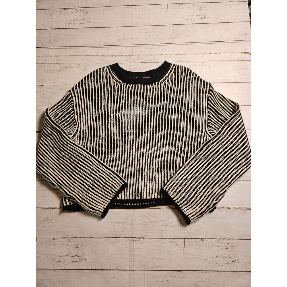 H&M Divided Striped Chunky Knit Cropped Sweater Black‎ White Small
